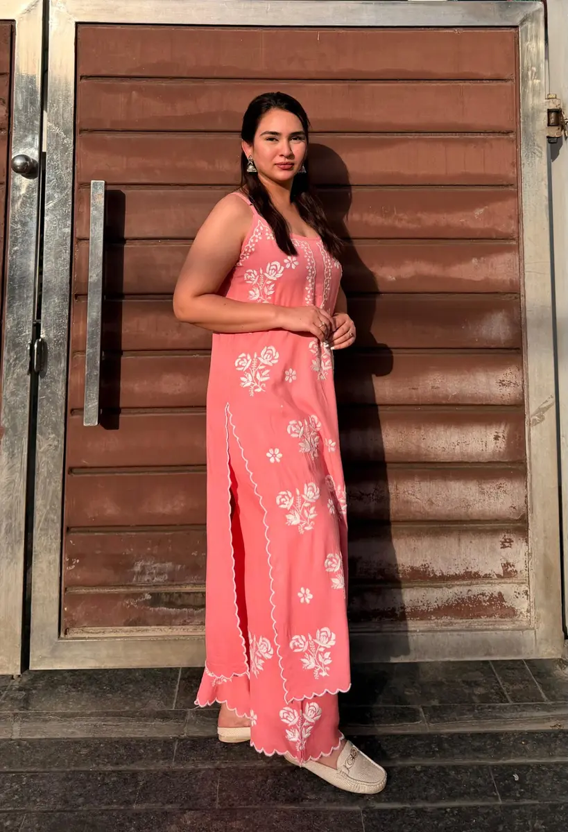 Chikankari Rayon Kurta Cutwork Plazo Set -pink / L,XL,XXL,3XL -image 3 of 3