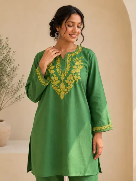 Kashmiri Sozni Embroidery Co-ord Set in Cambric cotton — green / l — image 1 of 2